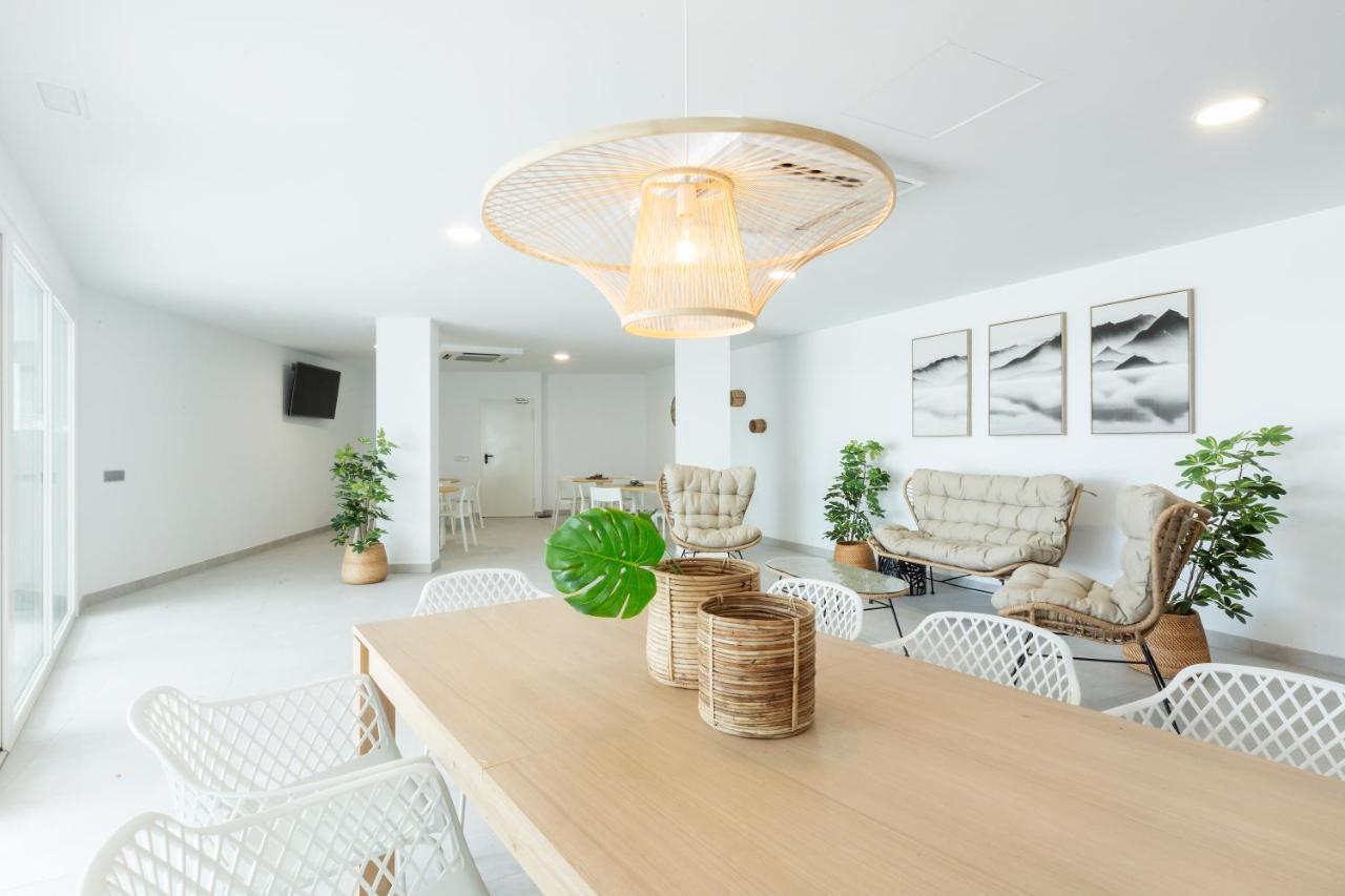 Apartamentos Martalia Nerja Торокс Екстериор снимка